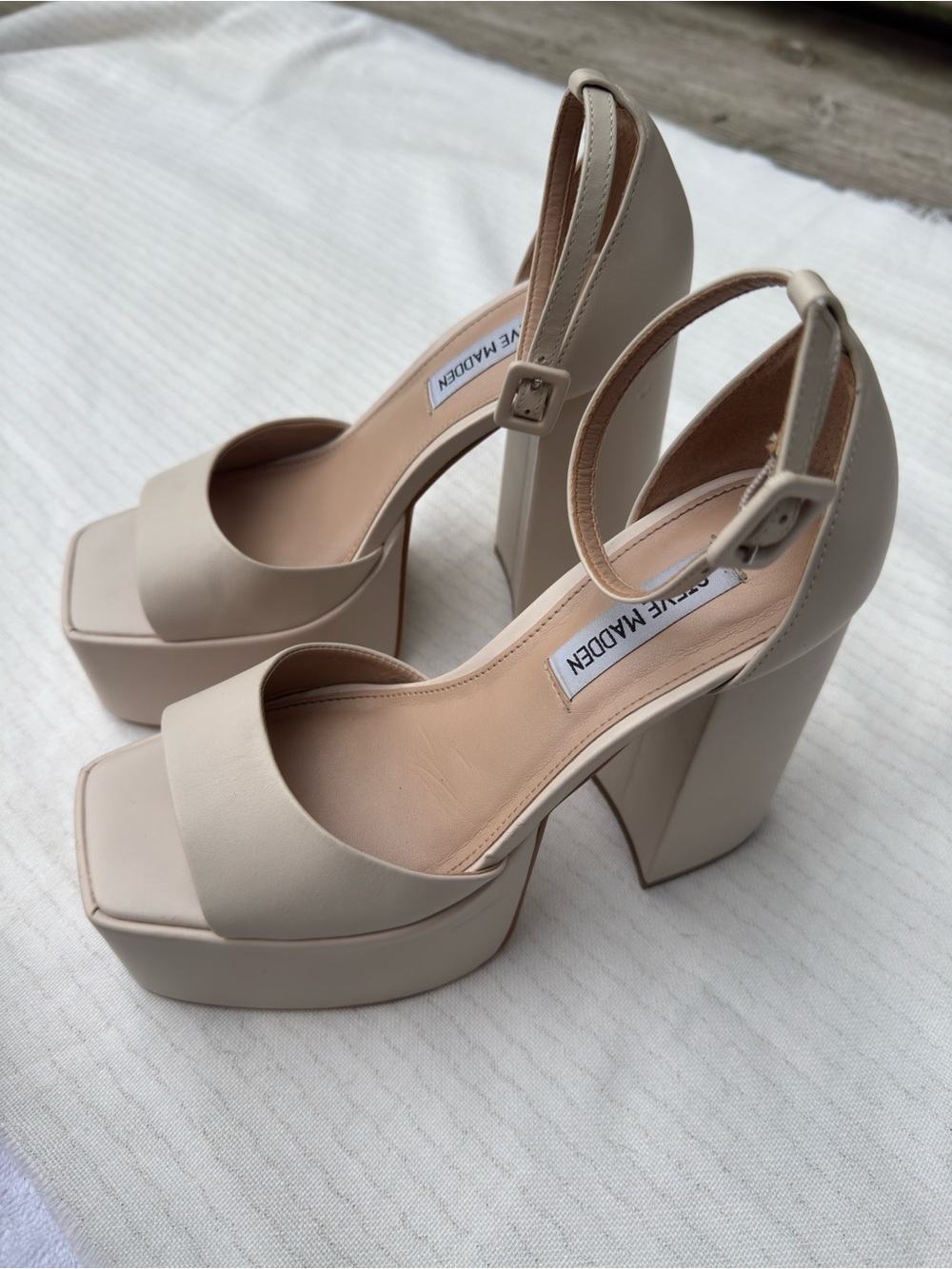 Steve Madden Kymmee Platform Pumps - Picture 10 of 10
